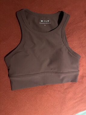 WILO Ribbed High-Neck Crop Sports Bra in Brown